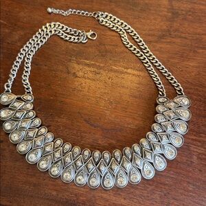 EUC silvertone Cleopatra rhinestone teardrop statement necklace